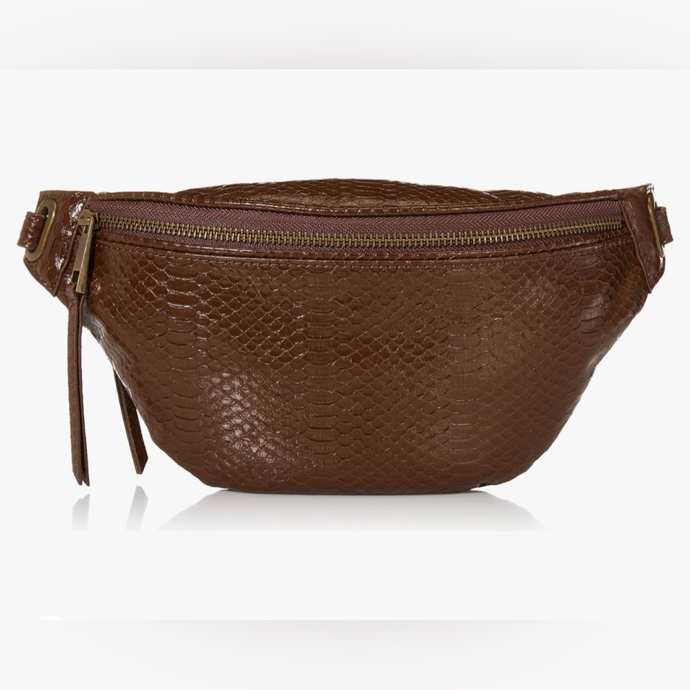 Chocolate brown Amazon The Drop womens Preston Belt Bag